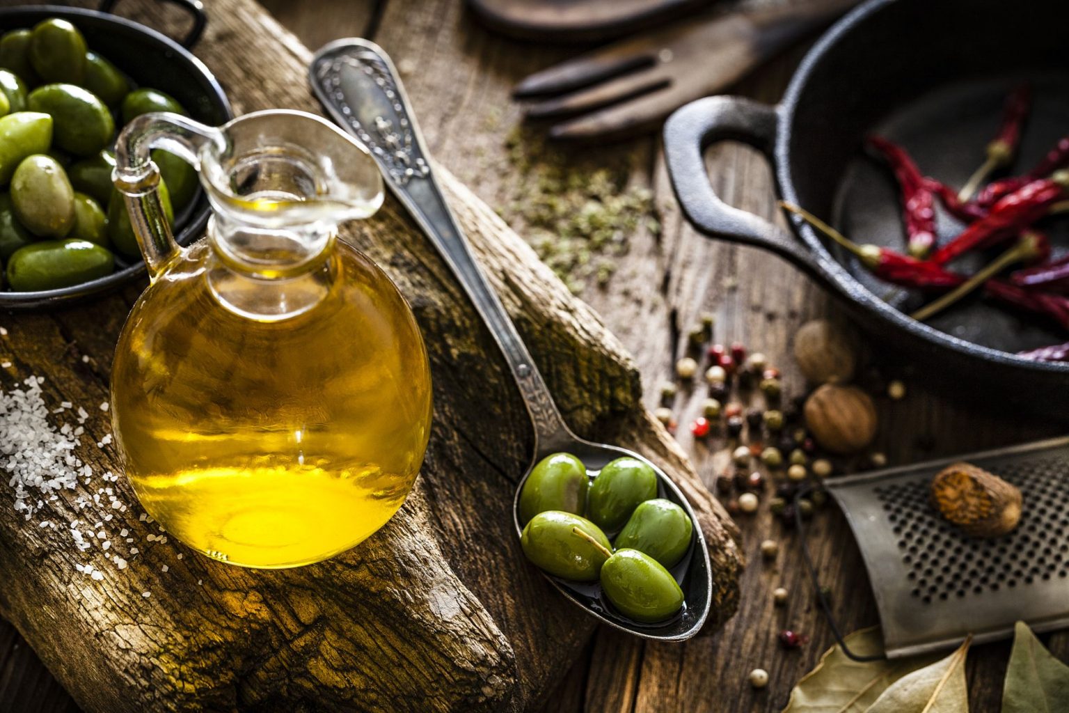 Durante 2021 cae 12,5 % venta aceite de oliva y producción de vyno al 7,5%